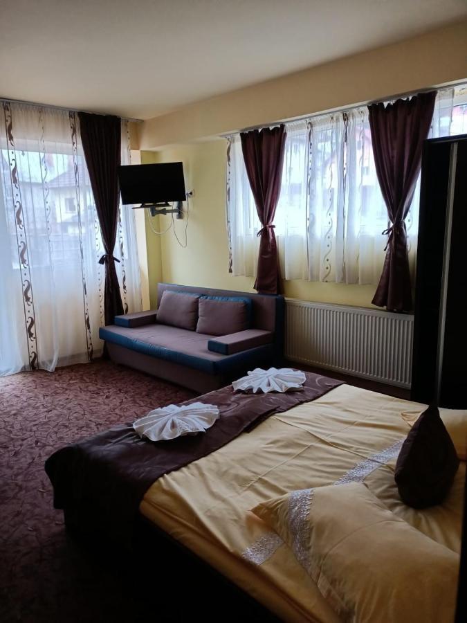 Cameră triplă